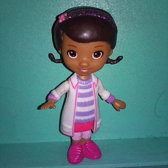 Doc Mcstuffins Doll in purple & pink  scrubs with a mini doc - Picture 4 of 8